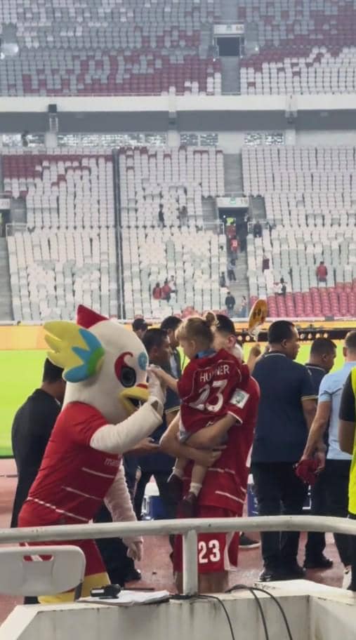 Kamari Dukung Justin Hubner di Laga Timnas vs Bulgaria (instagram.com/jennifercoppenreal20)