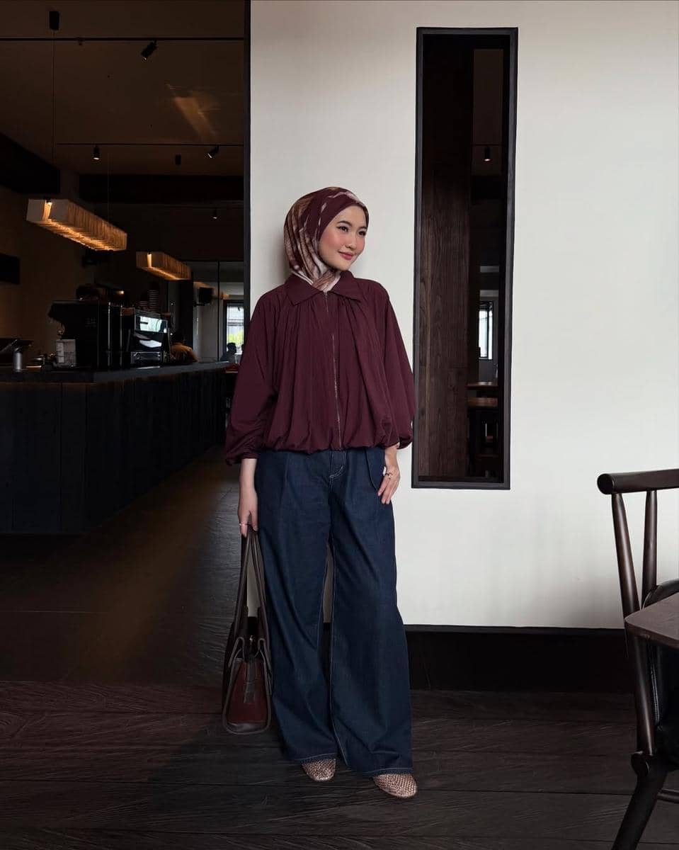 Gaya Hijab Nuansa Merah ala Intan Ghazella