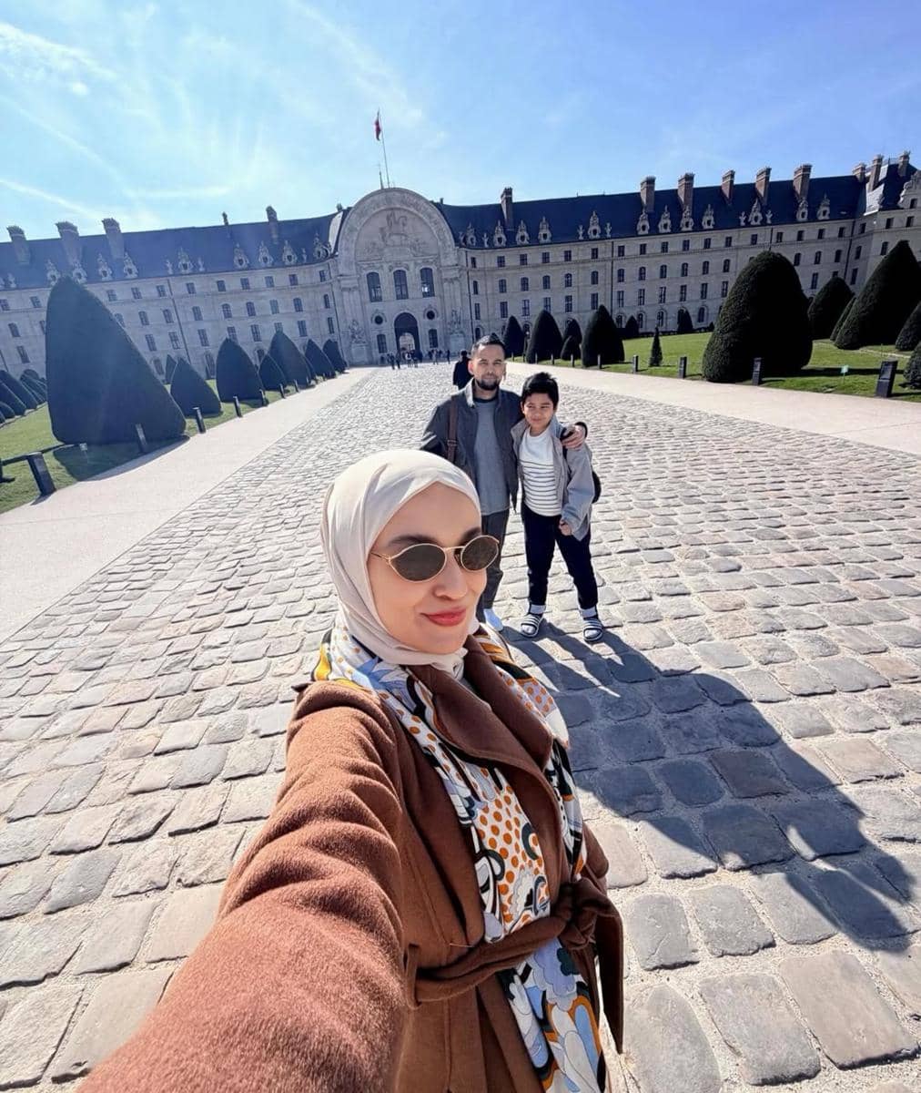 Shireen Sungkar dan keluarga liburan 
