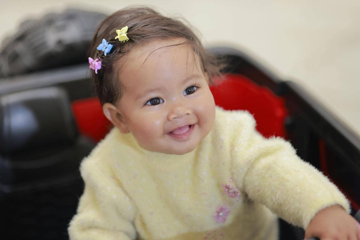 ilustrasi bayi naik pesawat