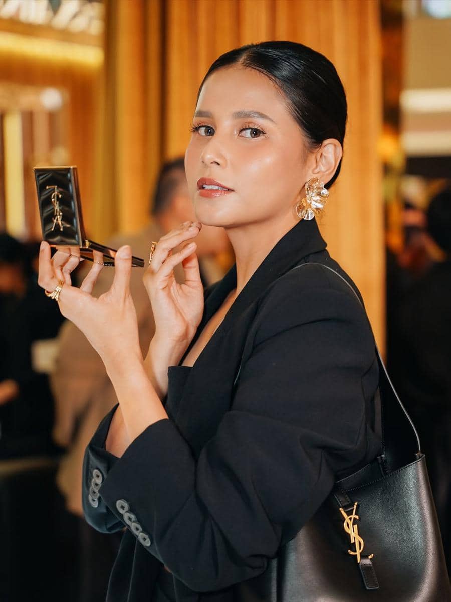 referensi makeup ke kantor ala Yunita Siregar 