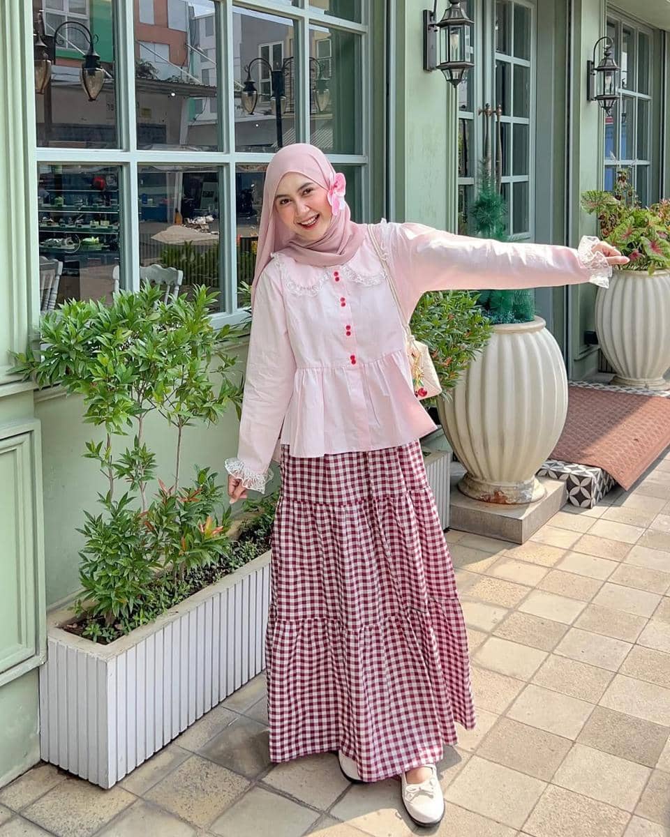 OOTD Plaid ala Nabila Bya