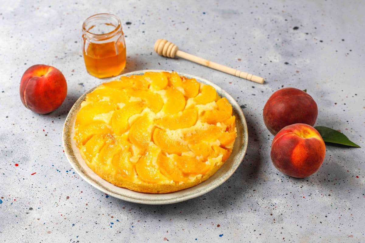 5 Tips Membuat Peach Yogurt Cake yang Lembut dan Segar