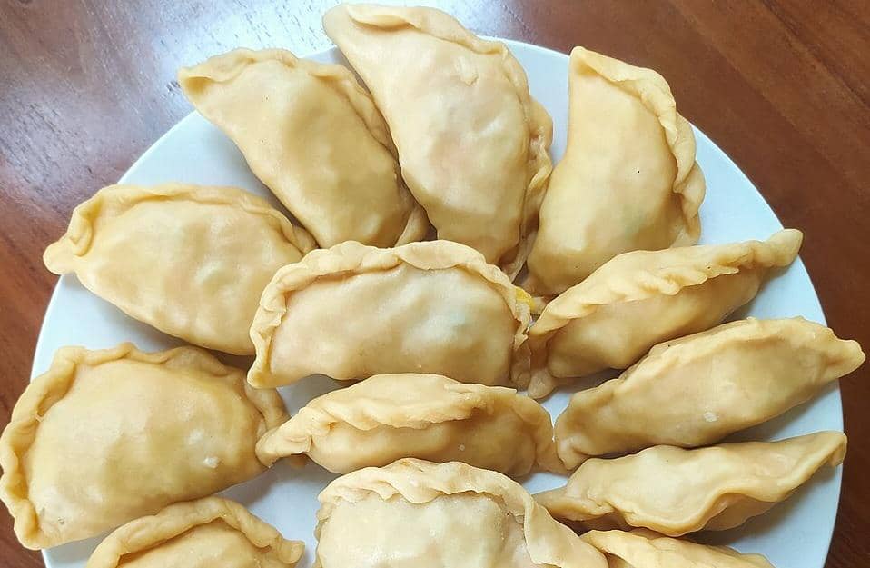 ilustrasi mengolah panada 