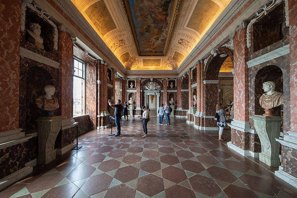 Ruangan di dalam Istana Drottningholm 