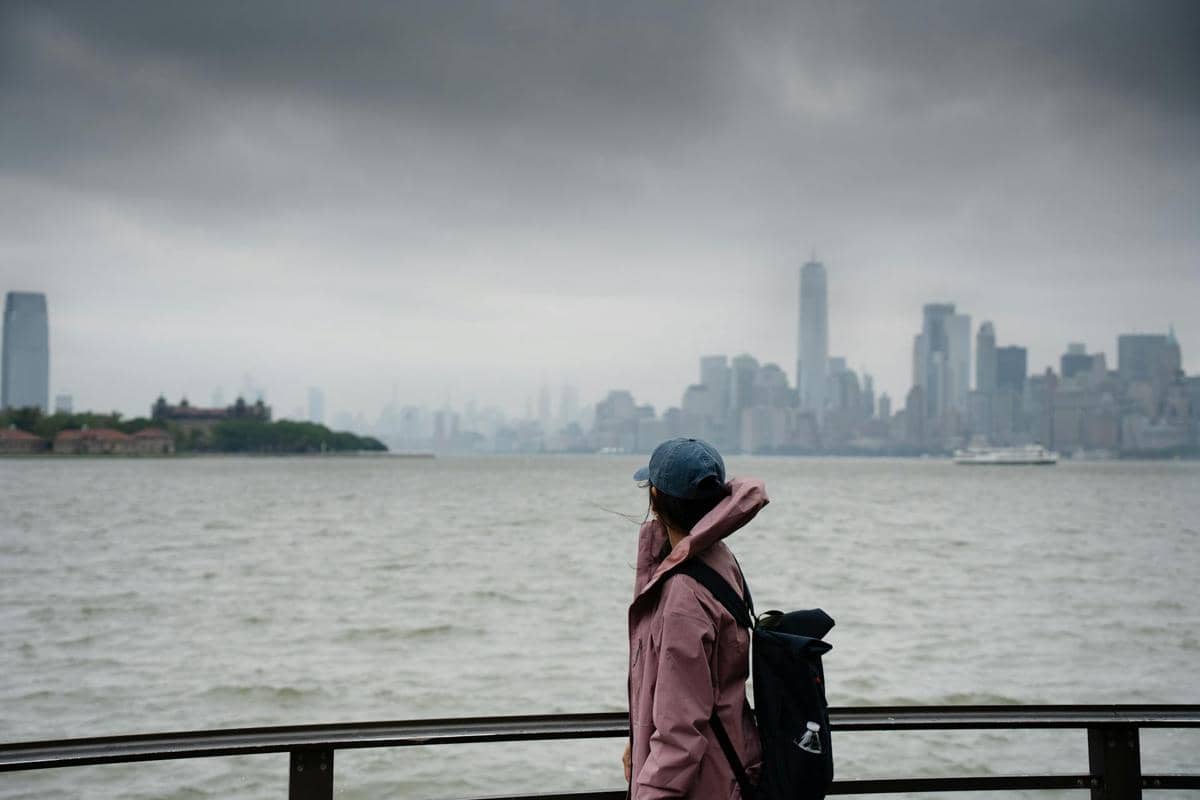 5 Tantangan yang Sering Dialami Perantau Introvert di Kota Besar