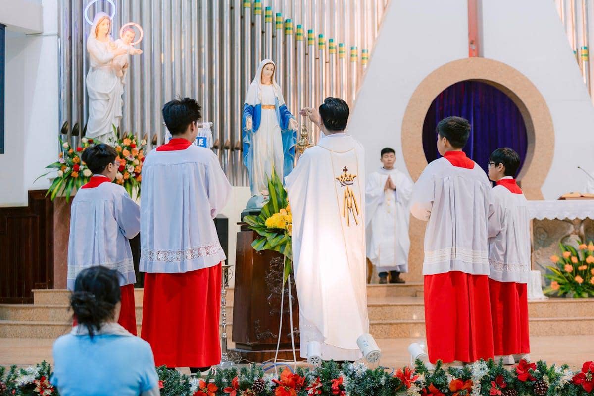 ilustrasi memahami warna liturgi Katolik 