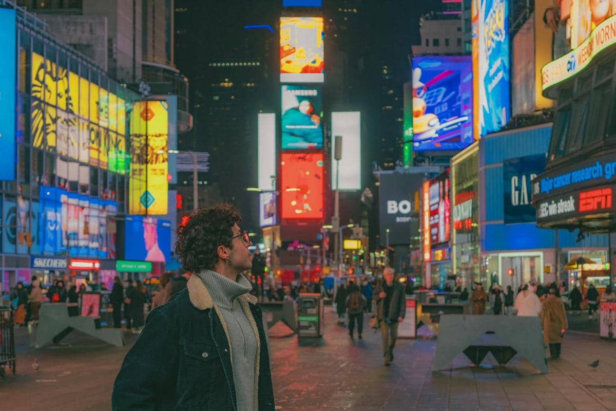 5 Cara Mengatasi Rasa Sepi saat Merantau di Kota Besar