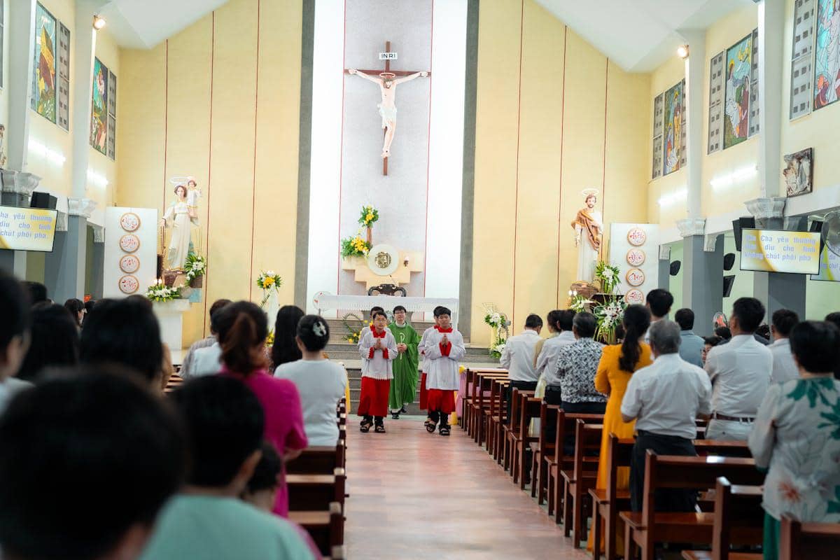 ilustrasi memahami warna liturgi Katolik 