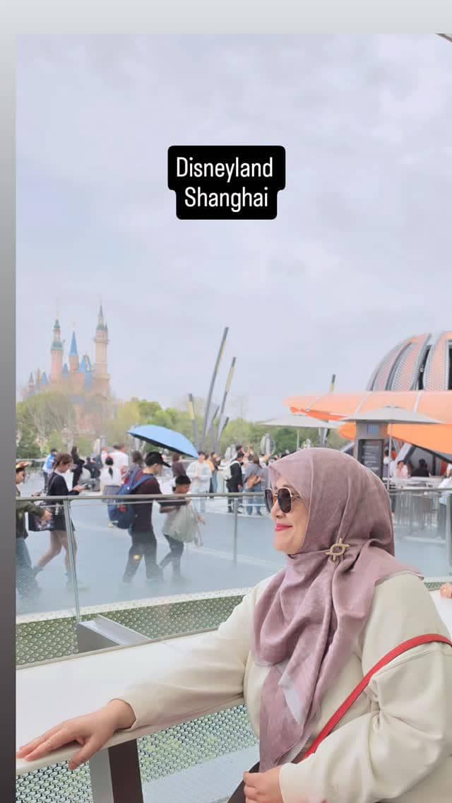Zaskia Sungkar lIburan ke Shanghai