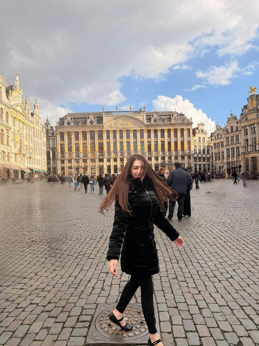 Angel Karamoy jalan-jalan di Kota Brussels, Belgia