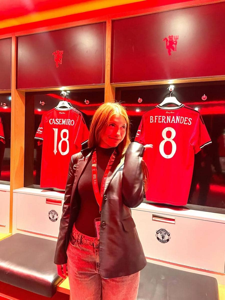 Cassandra Lee dan Ryuken Lie saat ke Stadion Old Trafford