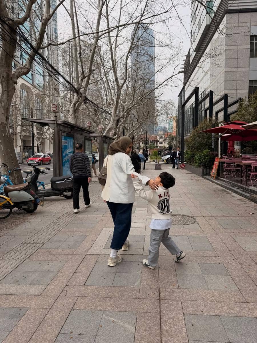 Zaskia Sungkar lIburan ke Shanghai