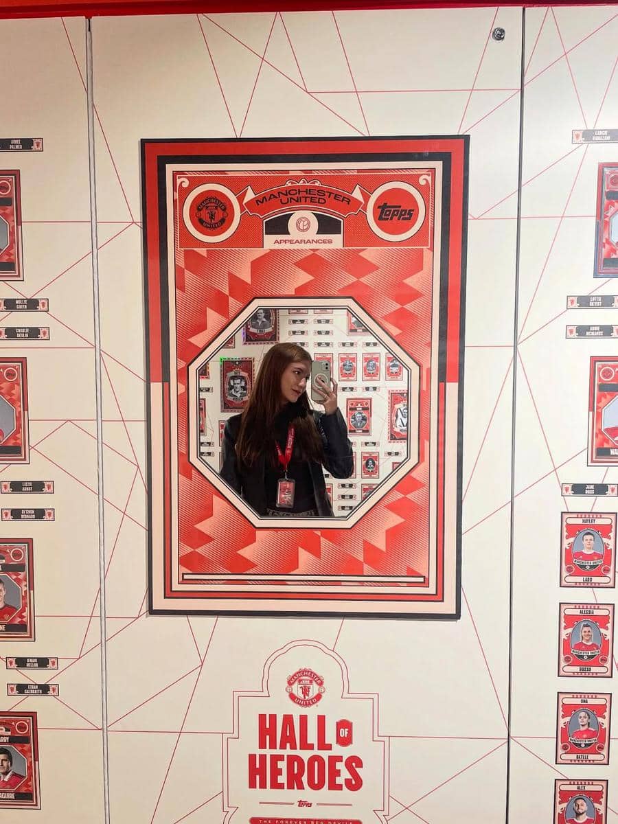 Cassandra Lee dan Ryuken Lie saat ke Stadion Old Trafford