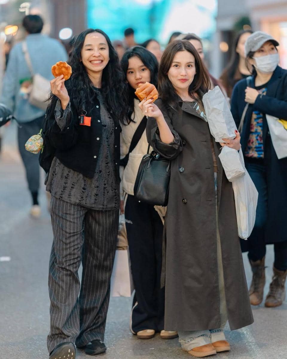 Ayu Ting Ting dan Hesti Purwadinata jalan-jalan di Seoul