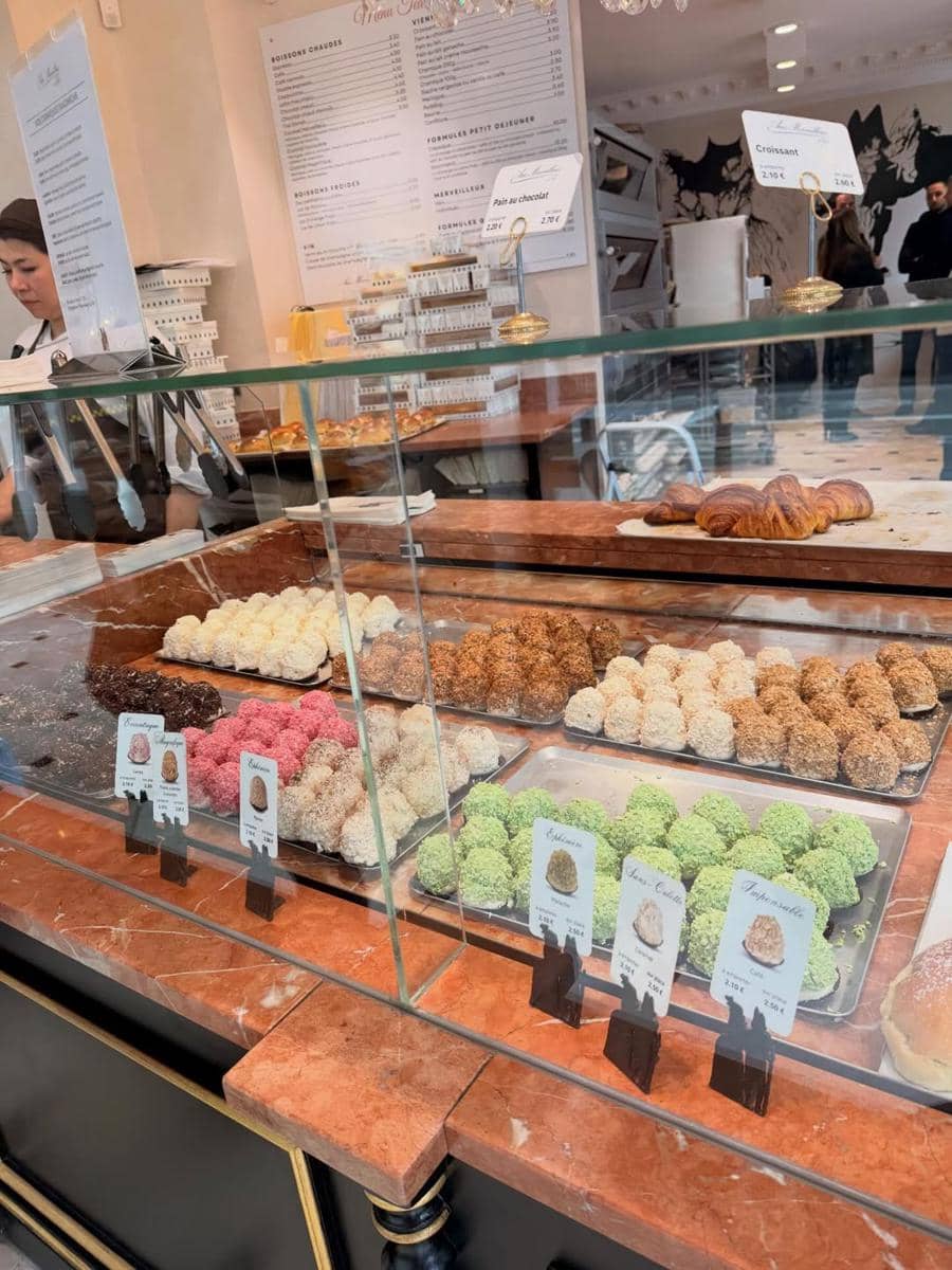 Angel Karamoy jalan-jalan di Kota Brussels, Belgia