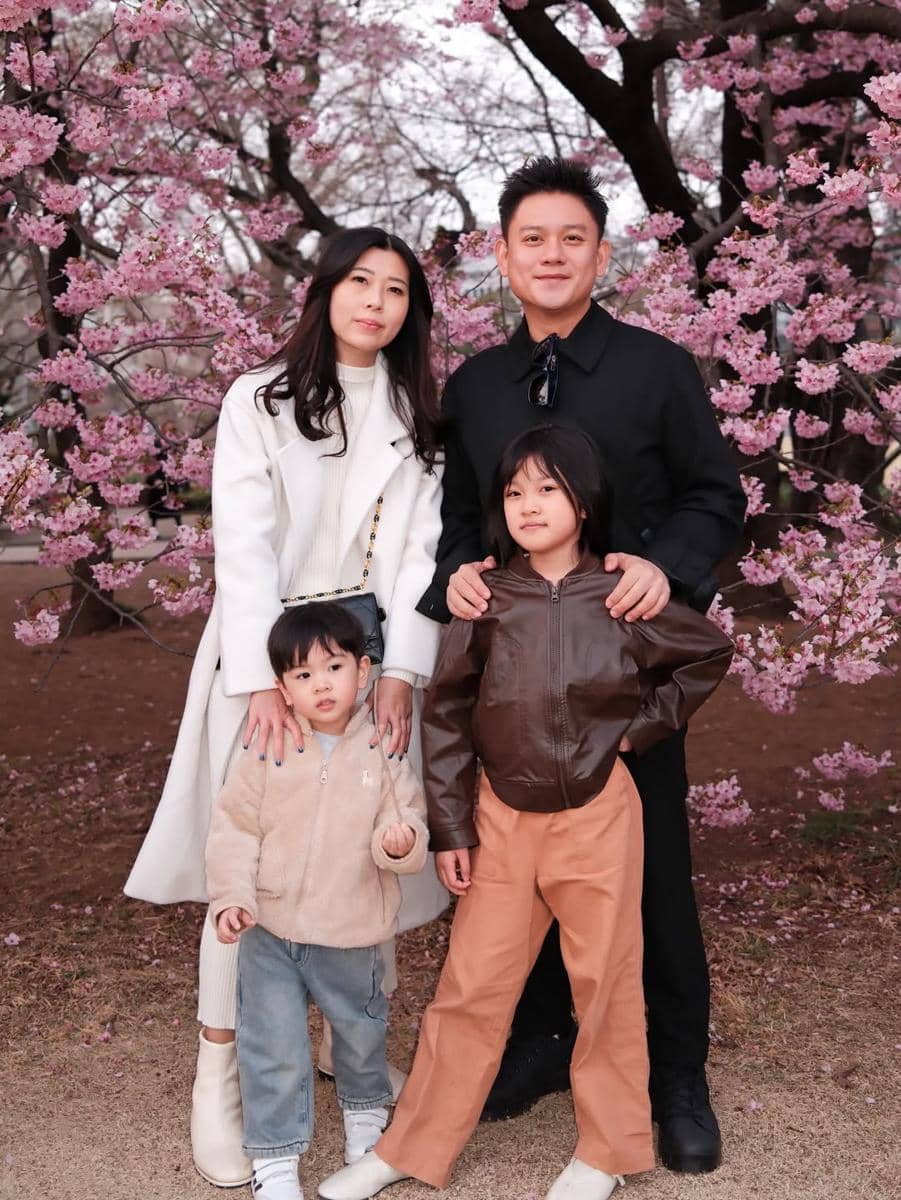 Seleb yang menikmati bunga sakura saat musim semi di Jepang