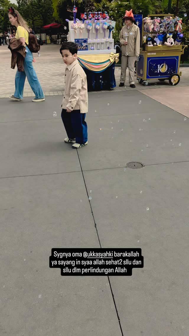 Zaskia Sungkar lIburan ke Shanghai