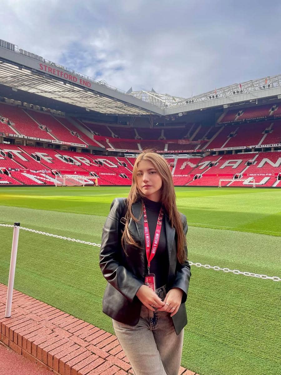 Cassandra Lee dan Ryuken Lie saat ke Stadion Old Trafford