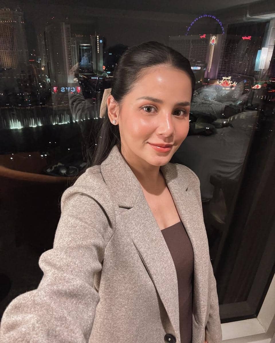 referensi makeup ke kantor ala Yunita Siregar 