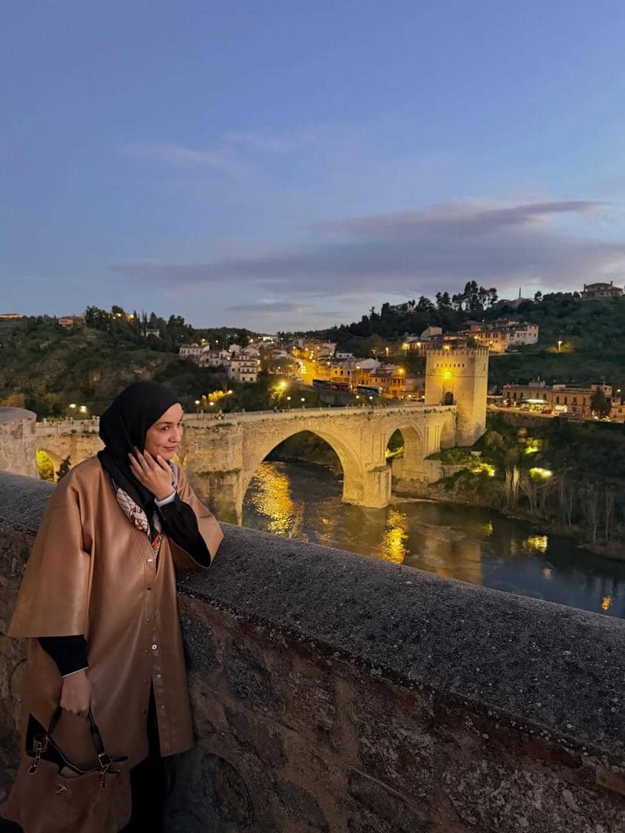 Shireen Sungkar dan keluarga liburan 