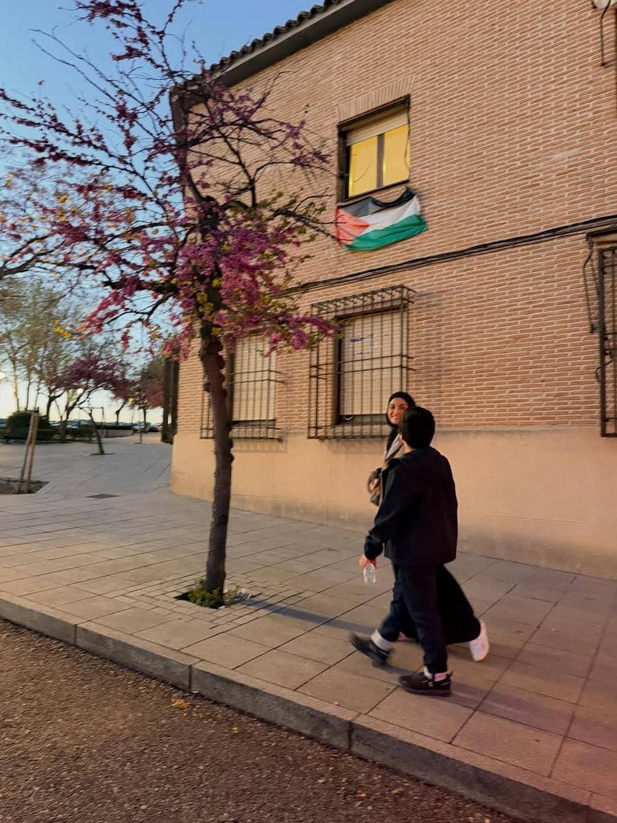 Shireen Sungkar dan keluarga liburan 