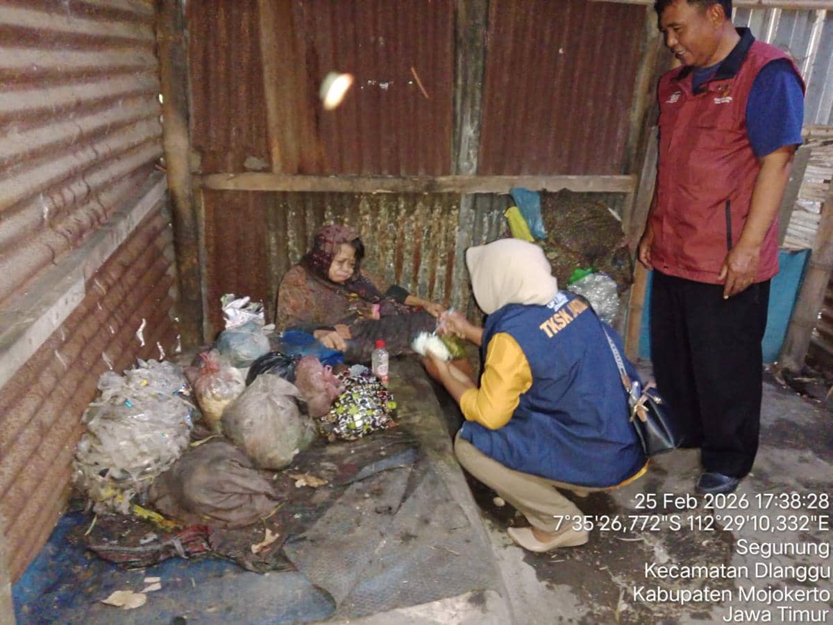 Lansia Mojokerto Hidup di Gubuk Sampah