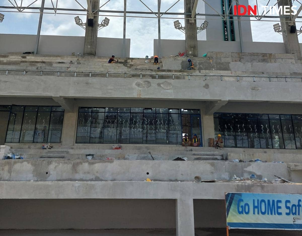 Progres pengerjaan Stadion Teladan Medan, Selasa (31/3/2026) (IDN Times/Doni Hermawan)