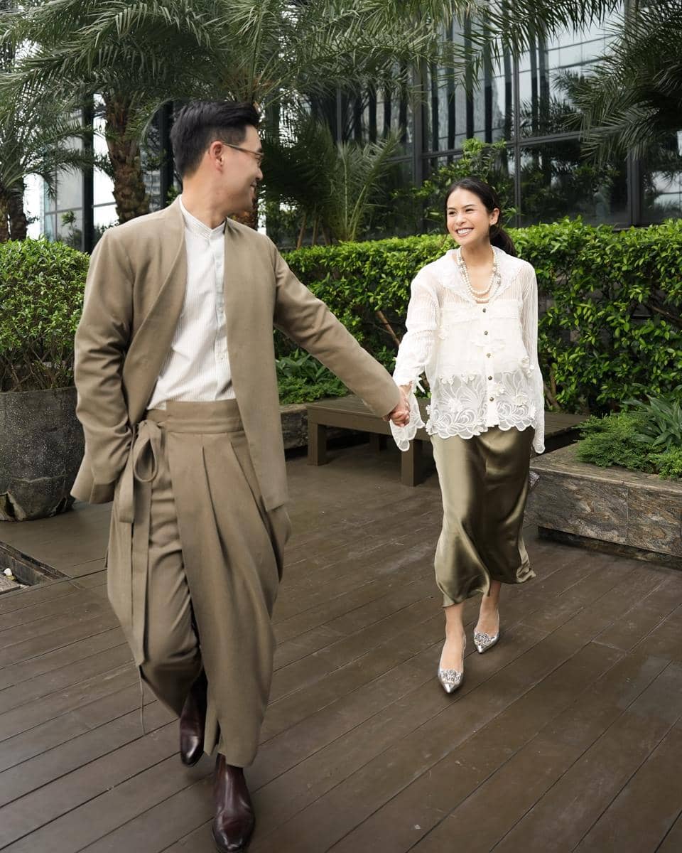 gaya Lebaran 2026 Maudy Ayunda dan suami
