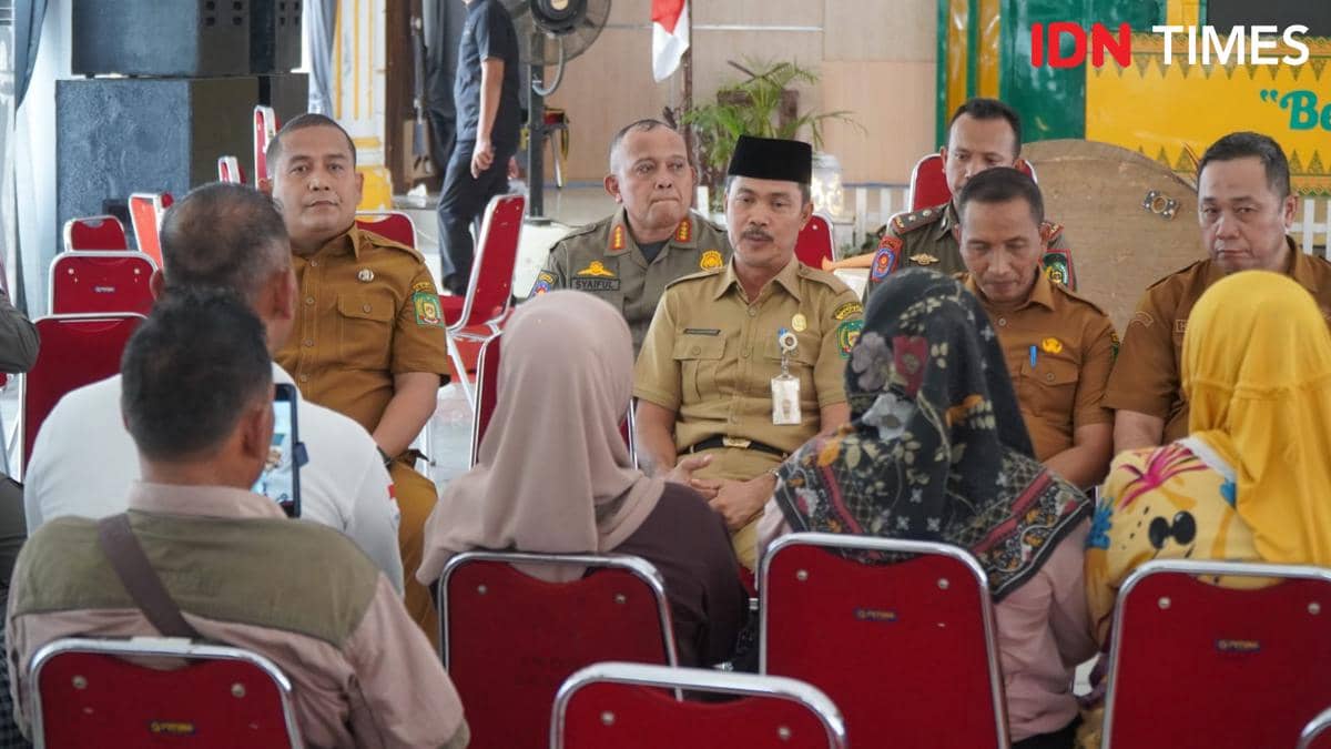 Masyarakat Korban Banjir Geruduk Kantor Bupati dan DPRD Langkat