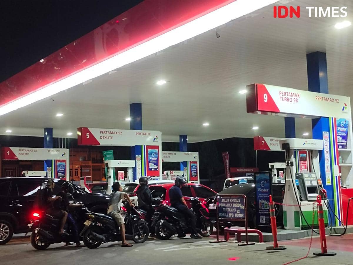 Warga Medan Serbu SPBU, Tak Tahu Harga BBM Tak Jadi Naik 1 April 2026