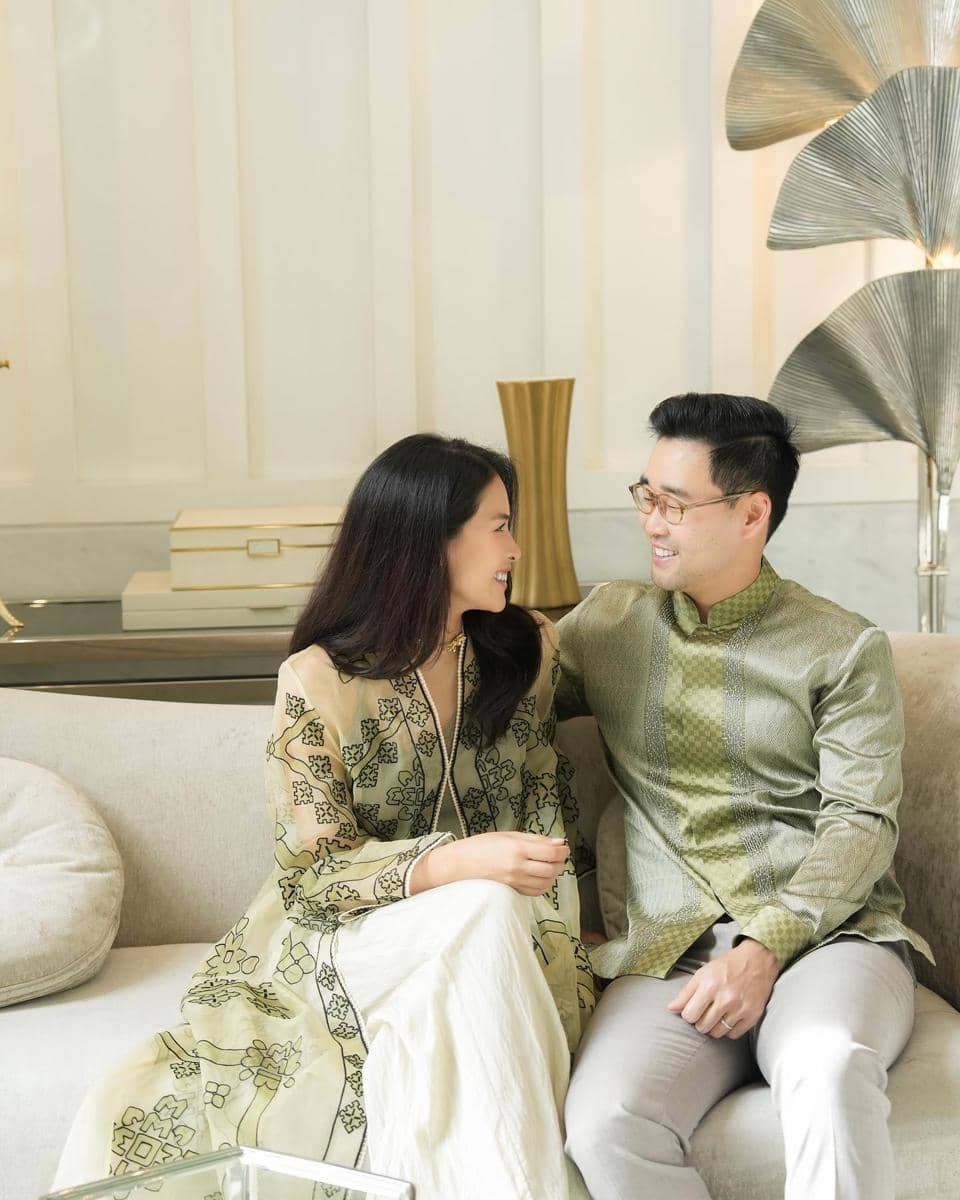 gaya Lebaran 2026 Maudy Ayunda dan suami