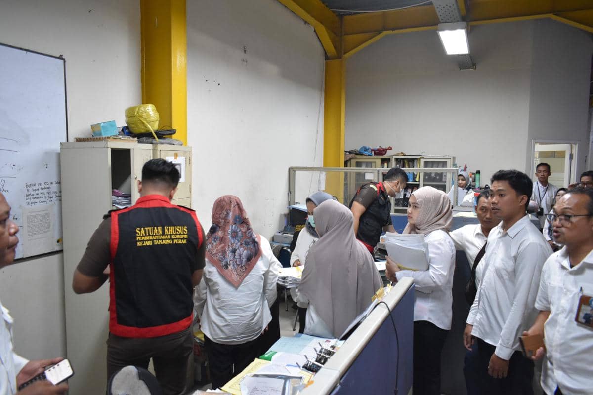 Dugaan Korupsi Penyewaan Stand, Kejari Tanjung Perak Geledah PD Pasar