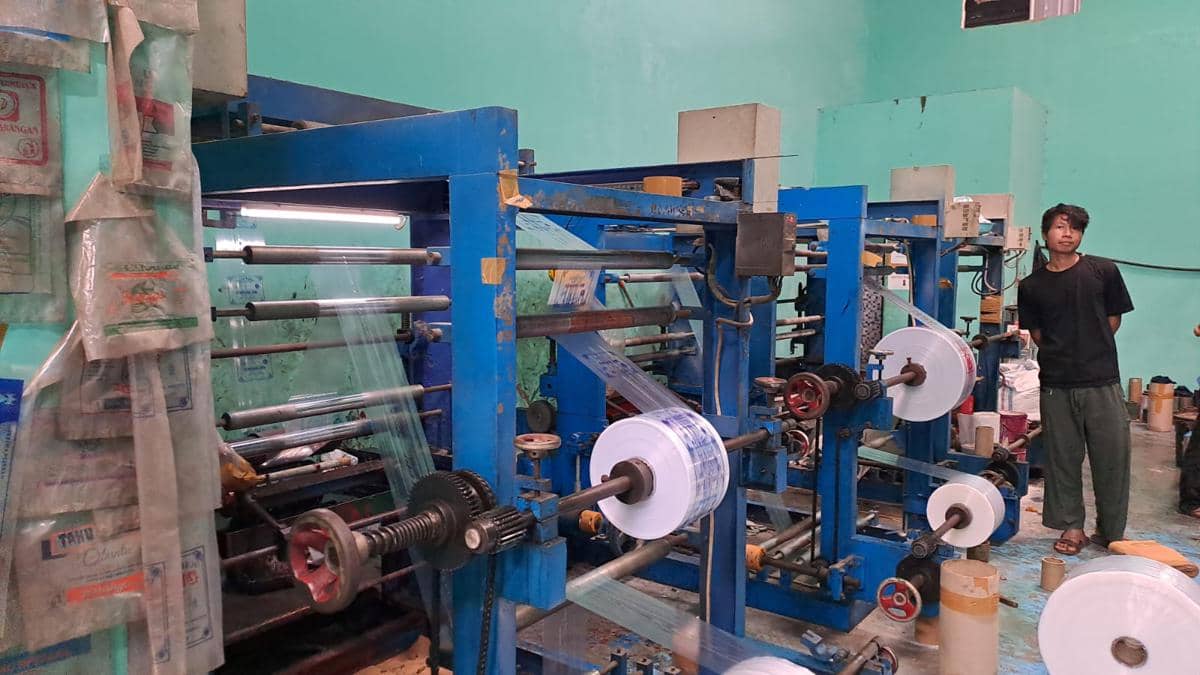 Dampak Konflik Amerika-Israel Vs Iran, Harga Plastik di Bandung Naik