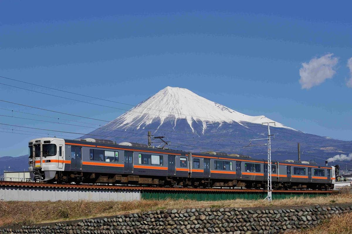 Asyik, Ada Kereta Wisata Jepang untuk Menikmati View Gunung Fuji!