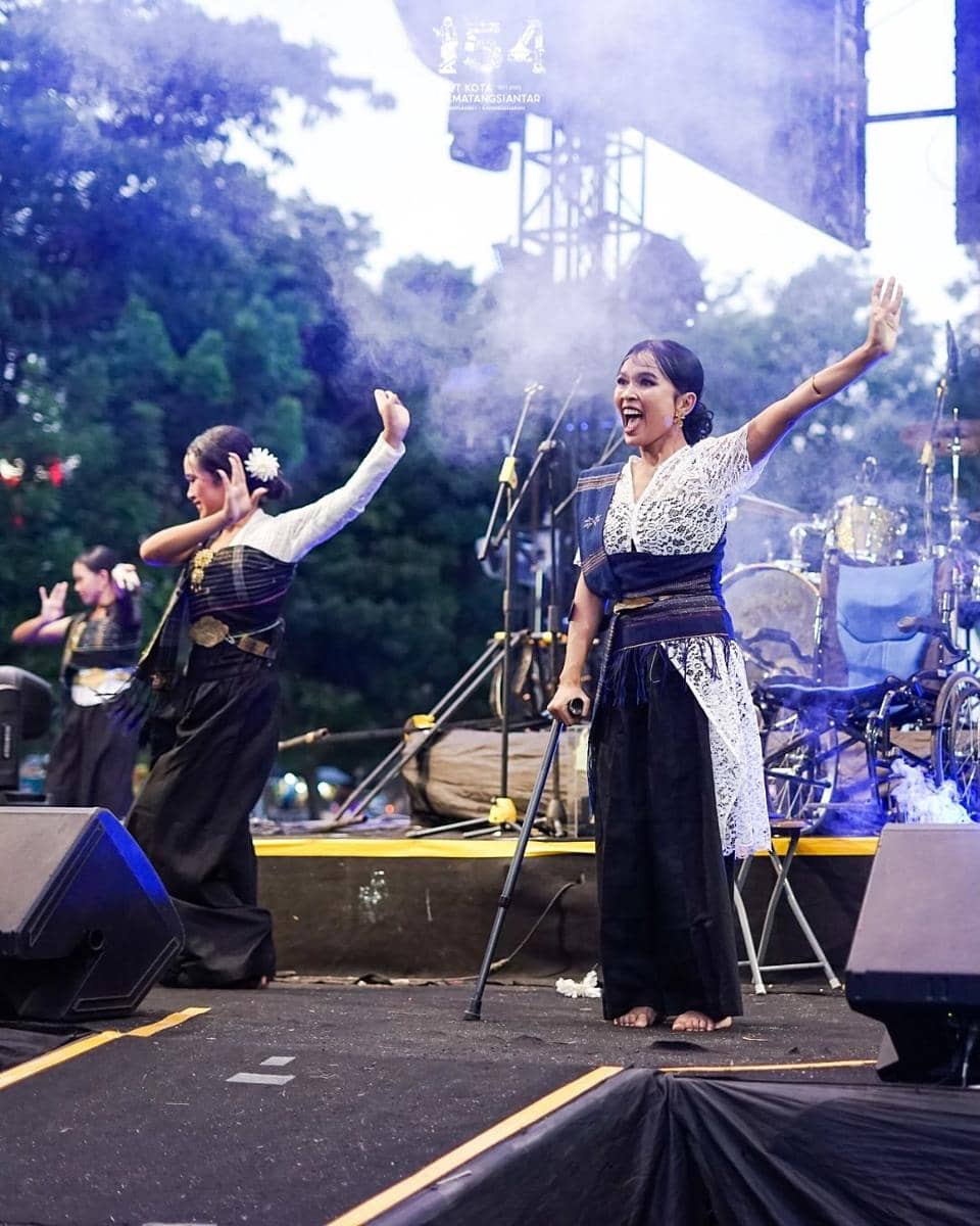 potret Avionita Sinaga saat menari