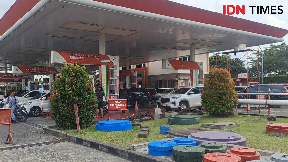 Khofifah Bertemu Pertamina, Bahas Antrean SPBU dan Isu Kenaikan Harga