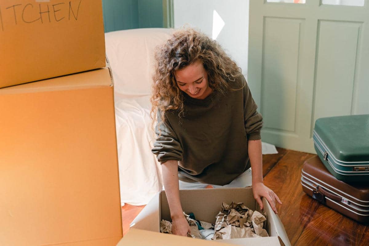 membongkar oleh-oleh