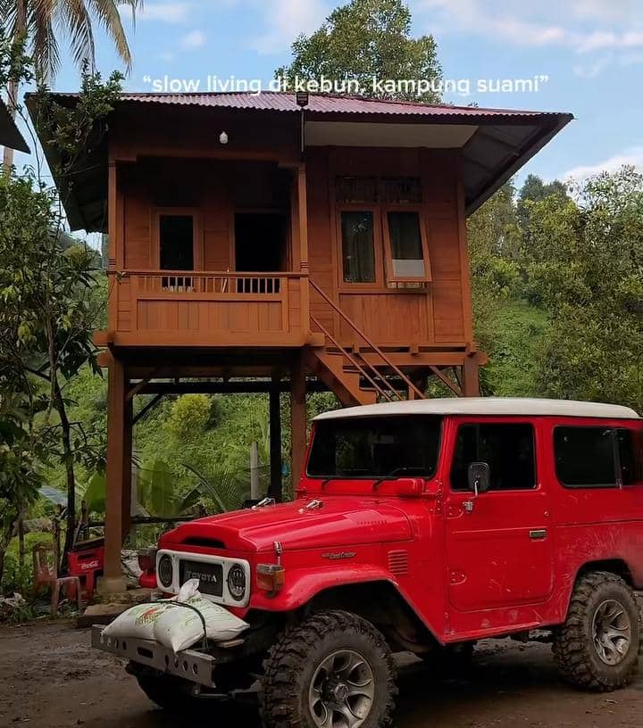 Rey Mbayang dan Dinda Hauw slow living di kebun