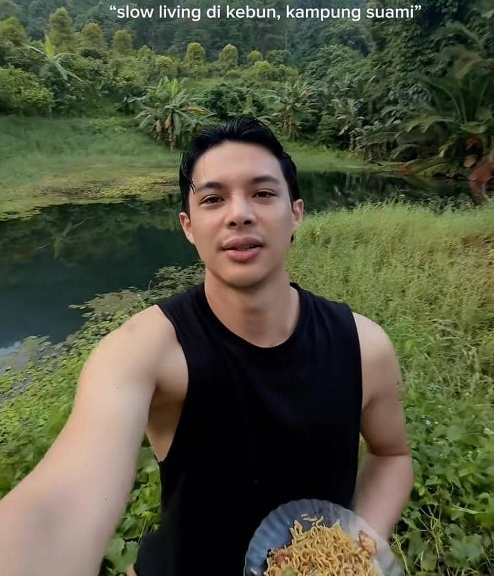 Rey Mbayang dan Dinda Hauw slow living di kebun