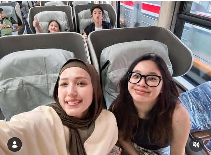 Adelia Pasha dan anak liburan ke Yogya dan Candi Borobudur