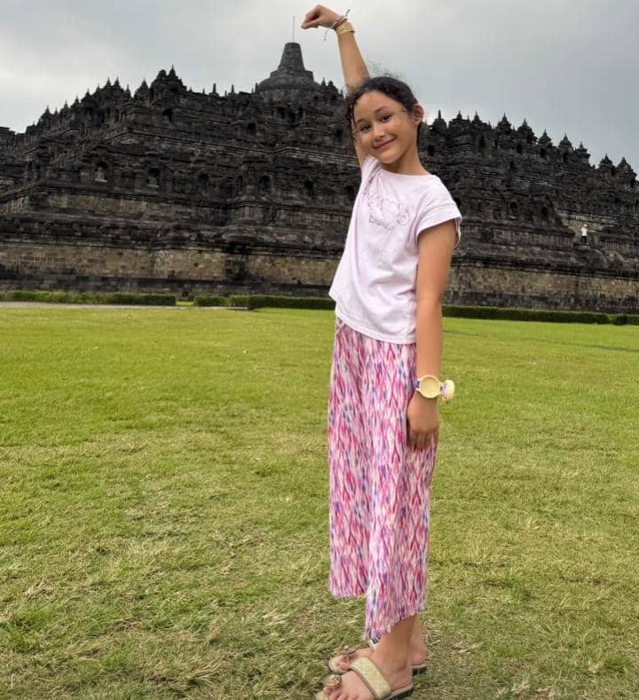 Adelia Pasha dan anak liburan ke Yogya dan Candi Borobudur