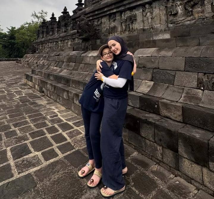 Adelia Pasha dan anak liburan ke Yogya dan Candi Borobudur
