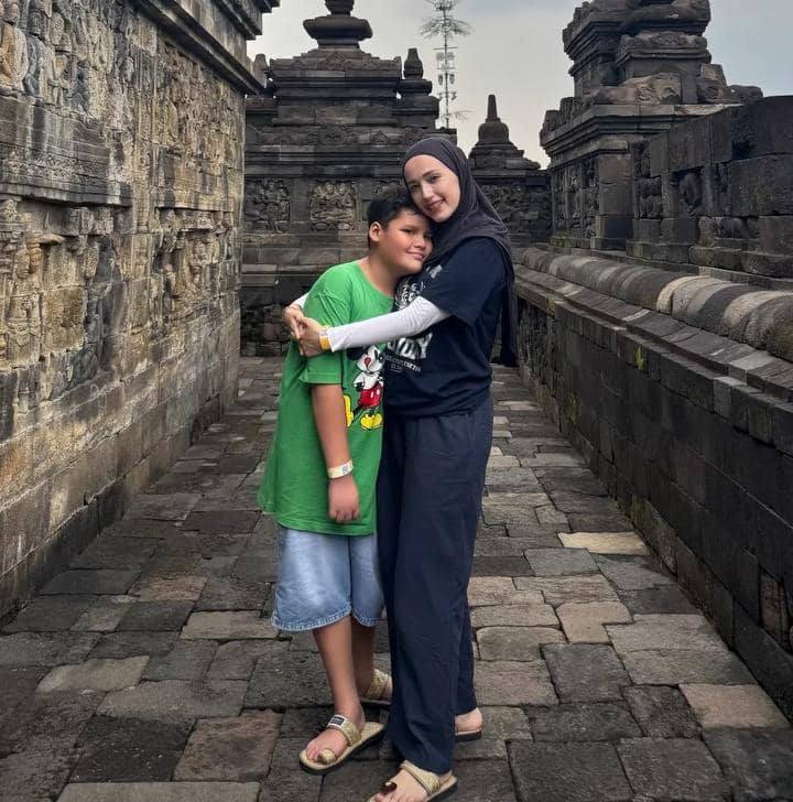 Adelia Pasha dan anak liburan ke Yogya dan Candi Borobudur