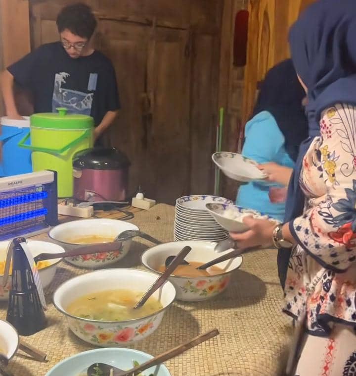 Adelia Pasha dan anak liburan ke Yogya dan Candi Borobudur