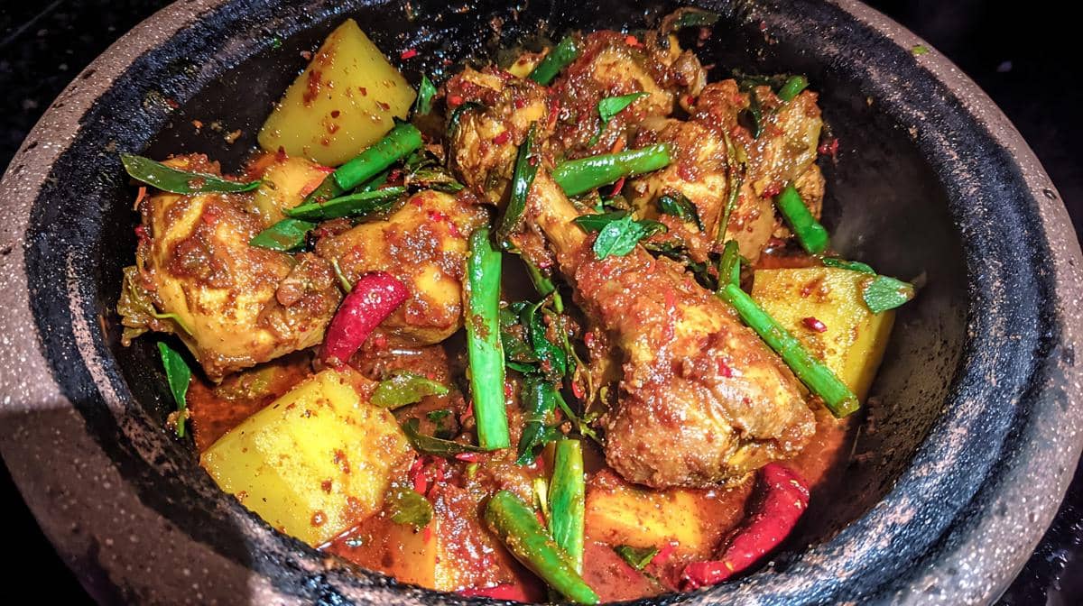 Resep Kari Ayam Kentang Pedas Cabe Rawit, Gurihnya Nendang!