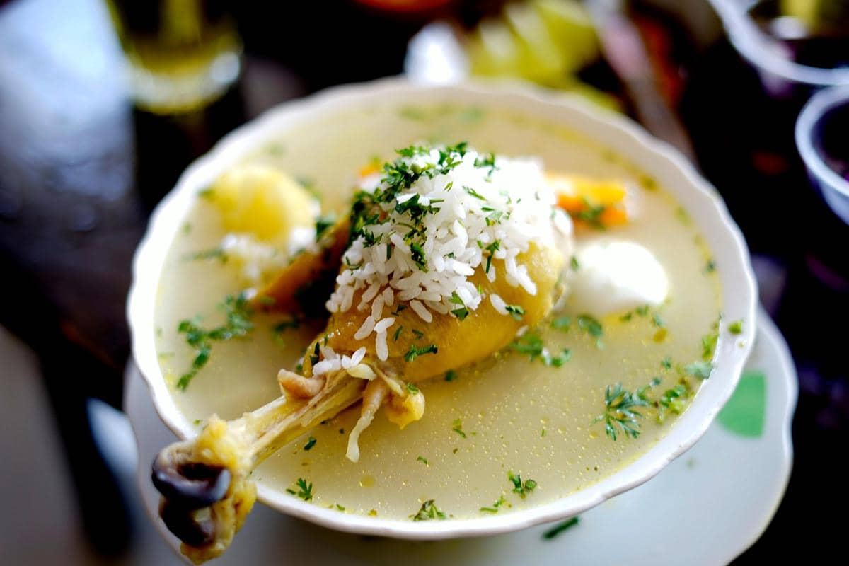 Resep Sup Ayam Bening Pedas, Rasa Segarnya Menggoda Selera