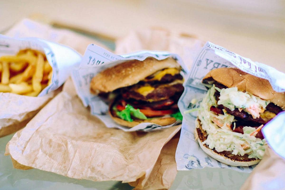 5 Burger di Bandung Paling Populer, Dagingnya Juicy Abis!