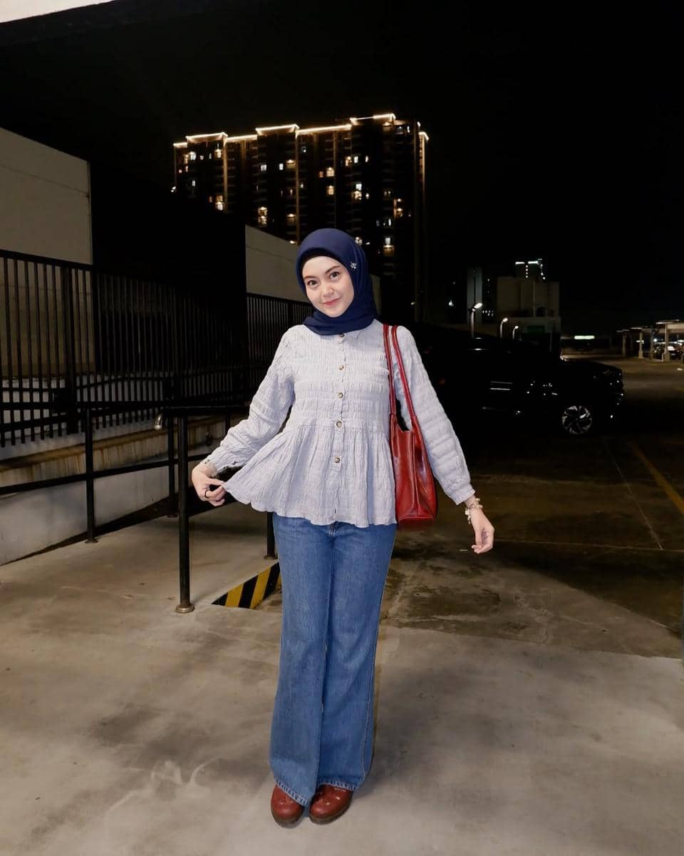 OOTD ke Kafe ala Refina Habilia