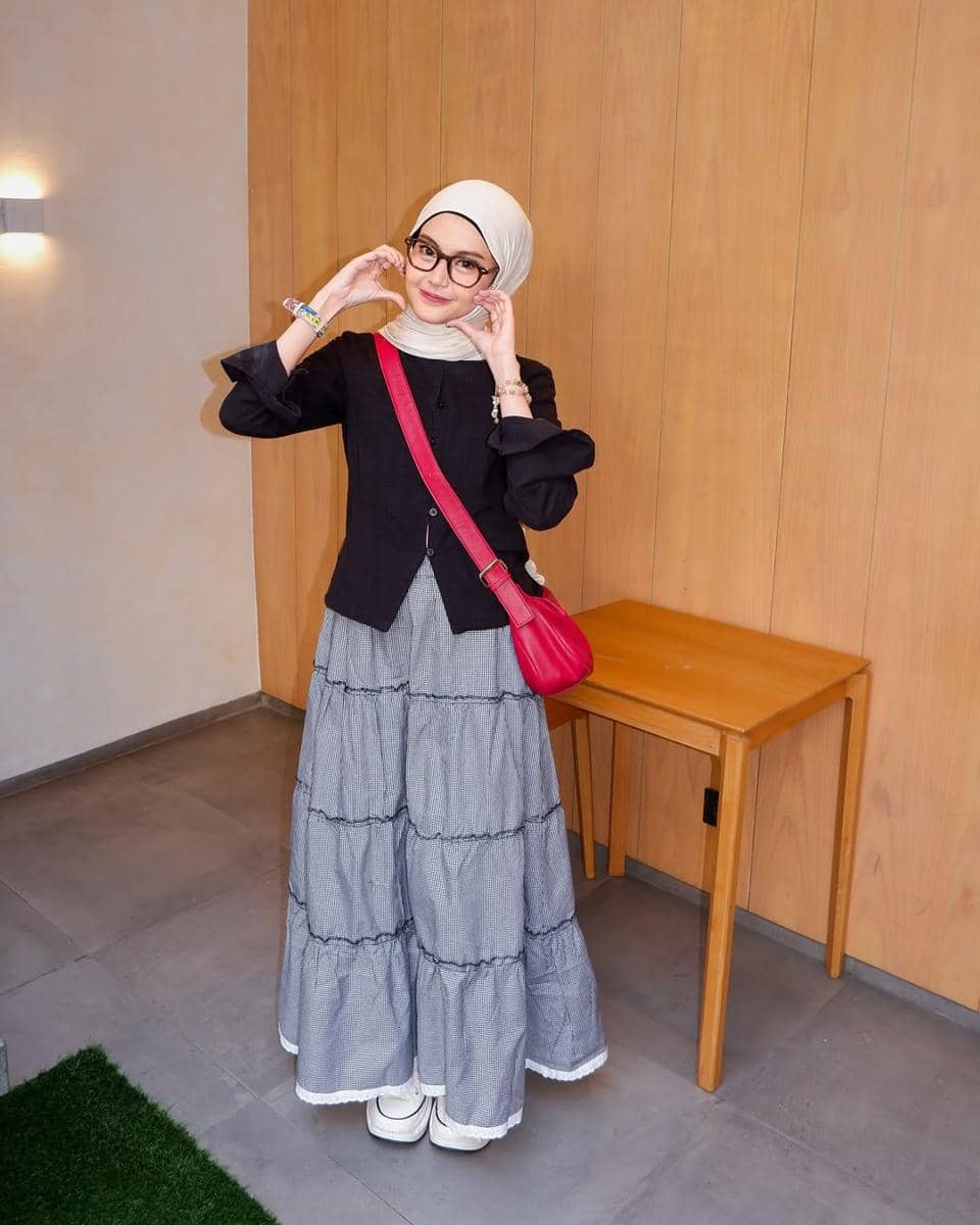 OOTD ke Kafe ala Refina Habilia